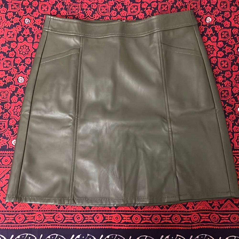 Loft faux leather skirt in dark caper, 6 petite, NWT